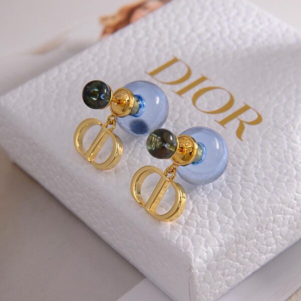replica,repliche,fake,1:1,earrings,bracelet,ring,jewelry Orecchini Dior contro il nuovo stile (8FC5)