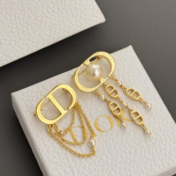 replica,repliche,fake,1:1,earrings,bracelet,ring,jewelry Spilla con catena CD dell’ultima Dior (CB34)