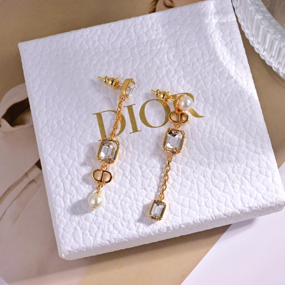 replica,repliche,fake,1:1,earrings,bracelet,ring,jewelry Orecchini Dior con nuova lettera (3FF5) replica,repliche,fake,1:1,earrings,bracelet,ring,jewelry Orecchini Dior con nuova lettera (3FF5)