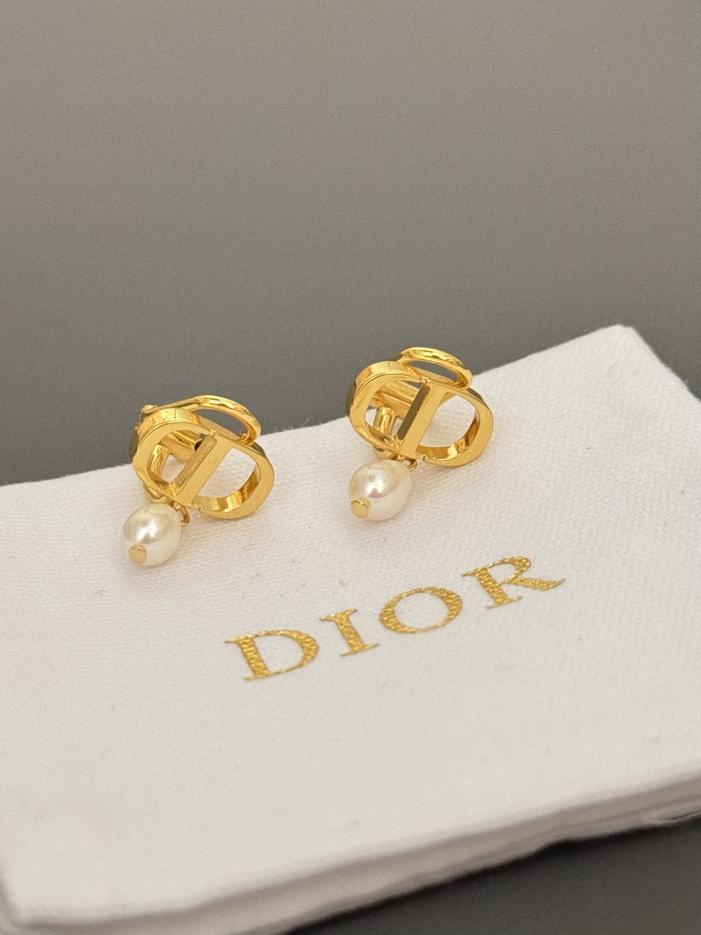 replica,repliche,fake,1:1,earrings,bracelet,ring,jewelry Clip per orecchio con lettera DIOR Perla (8A5C) replica,repliche,fake,1:1,earrings,bracelet,ring,jewelry Clip per orecchio con lettera DIOR Perla (8A5C)