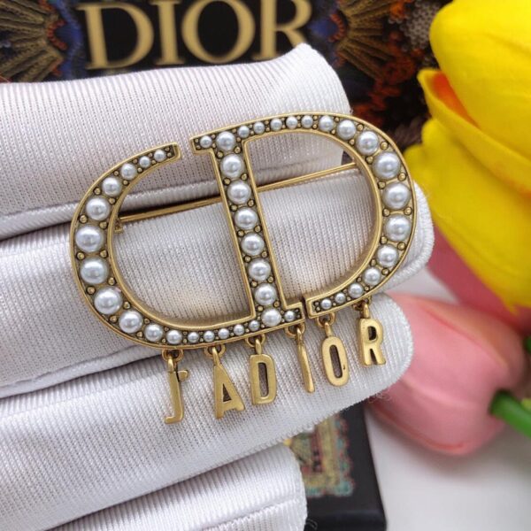 replica,repliche,fake,1:1,earrings,bracelet,ring,jewelry Spilla con lettera Dior CD con perle e nappe (4C2A)