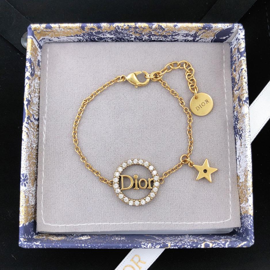 replica,repliche,fake,1:1,earrings,bracelet,ring,jewelry Dior Nuovo prodotto originale Rotondo CD Ciondolo Micro-set Collana con stella di diamanti (5CD3) replica,repliche,fake,1:1,earrings,bracelet,ring,jewelry Dior Nuovo prodotto originale Rotondo CD Ciondolo Micro-set Collana con stella di diamanti (5CD3)