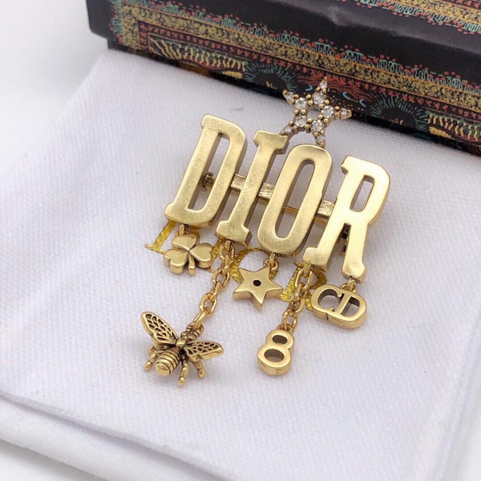 replica,repliche,fake,1:1,earrings,bracelet,ring,jewelry Spilla con ciondolo lettera stella Dior nuovi prodotti autunnali e invernali (A854) replica,repliche,fake,1:1,earrings,bracelet,ring,jewelry Spilla con ciondolo lettera stella Dior nuovi prodotti autunnali e invernali (A854)