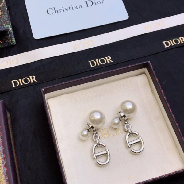 replica,repliche,fake,1:1,earrings,bracelet,ring,jewelry Dior nuova lettera orecchini contatore (C280)