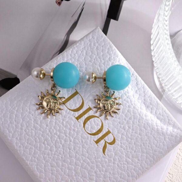 Nuovi orecchini Dior..(5F74)