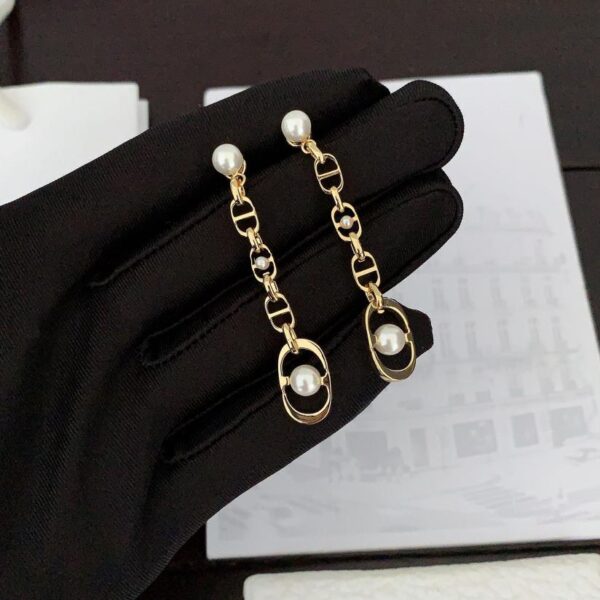 Orecchini con lettera lunga dell'ultimo cd Dior (D22B)