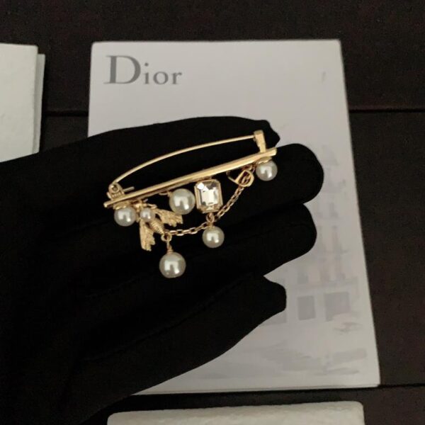 replica,repliche,fake,1:1,earrings,bracelet,ring,jewelry L’ultima spilla multielemento con spilla di Dior (81F5)