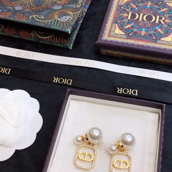 replica,repliche,fake,1:1,earrings,bracelet,ring,jewelry Orecchini Dior nuovo cd (8F9A)