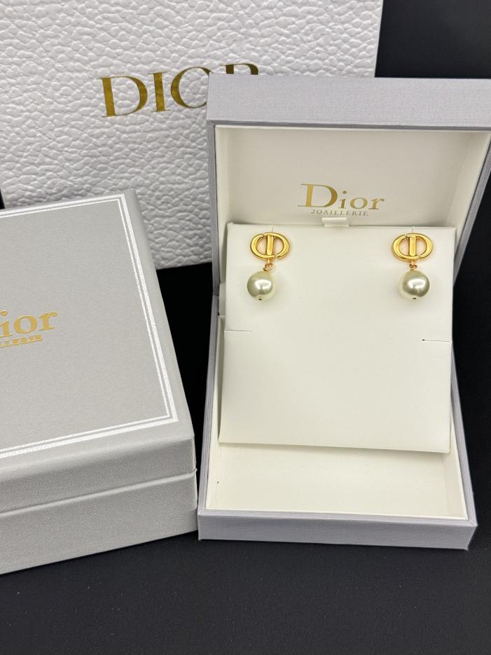 replica,repliche,fake,1:1,earrings,bracelet,ring,jewelry Orecchini con perline pendenti DiorCD (78CA) replica,repliche,fake,1:1,earrings,bracelet,ring,jewelry Orecchini con perline pendenti DiorCD (78CA)