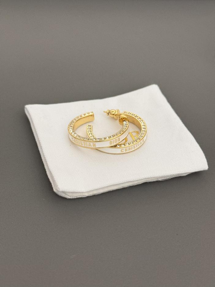 replica,repliche,fake,1:1,earrings,bracelet,ring,jewelry Gli ultimi orecchini con lettere gocciolanti di olio in bianco e nero di Dior orecchini con diamanti a cerchio intero (EC18) replica,repliche,fake,1:1,earrings,bracelet,ring,jewelry Gli ultimi orecchini con lettere gocciolanti di olio in bianco e nero di Dior orecchini con diamanti a cerchio intero (EC18)