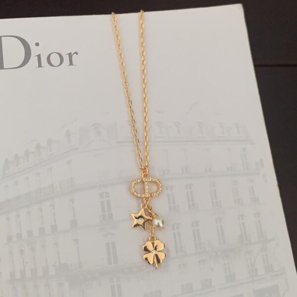 L'ultima collana con quadrifoglio di Dior (4D25)