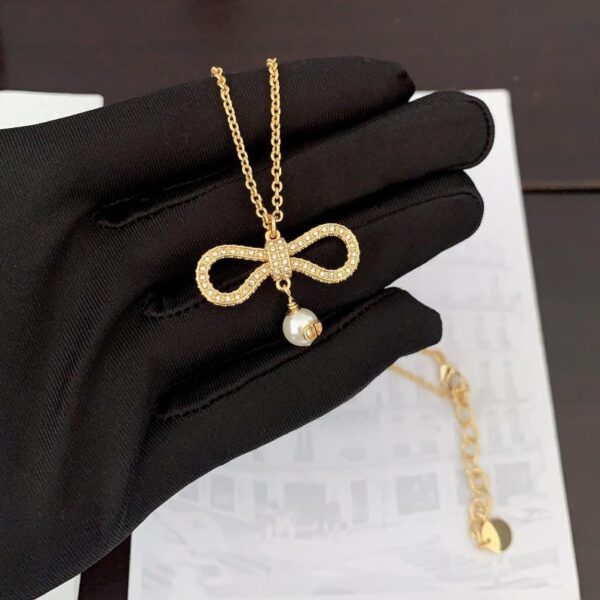 L'ultima collana con fiocco in diamanti di Dior (7546)