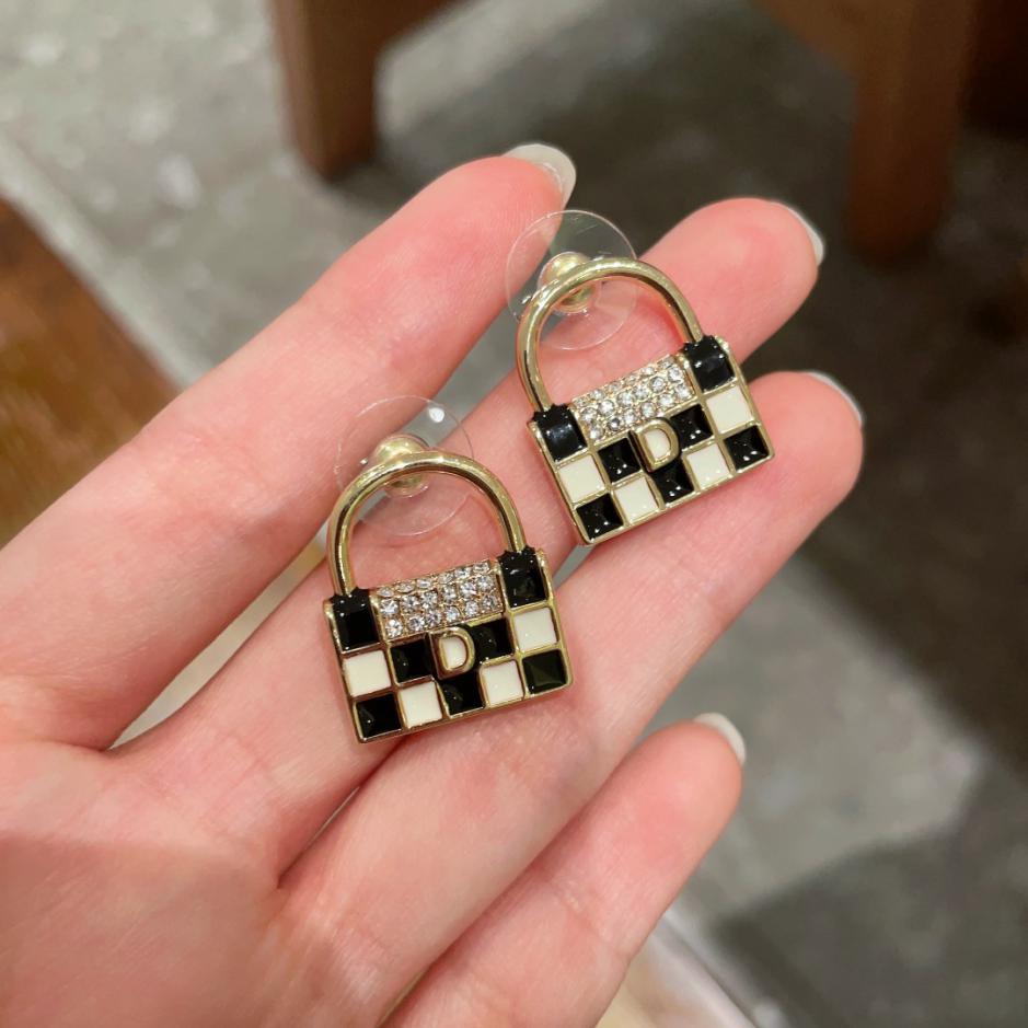 replica,repliche,fake,1:1,earrings,bracelet,ring,jewelry Contatori di orecchini Dior di seconda mano (495A) replica,repliche,fake,1:1,earrings,bracelet,ring,jewelry Contatori di orecchini Dior di seconda mano (495A)