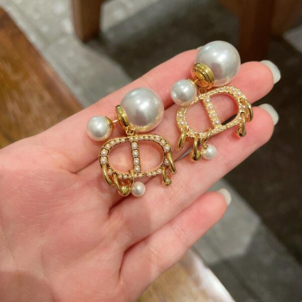 replica,repliche,fake,1:1,earrings,bracelet,ring,jewelry Contatore degli orecchini Dior di seconda mano (BBC7)