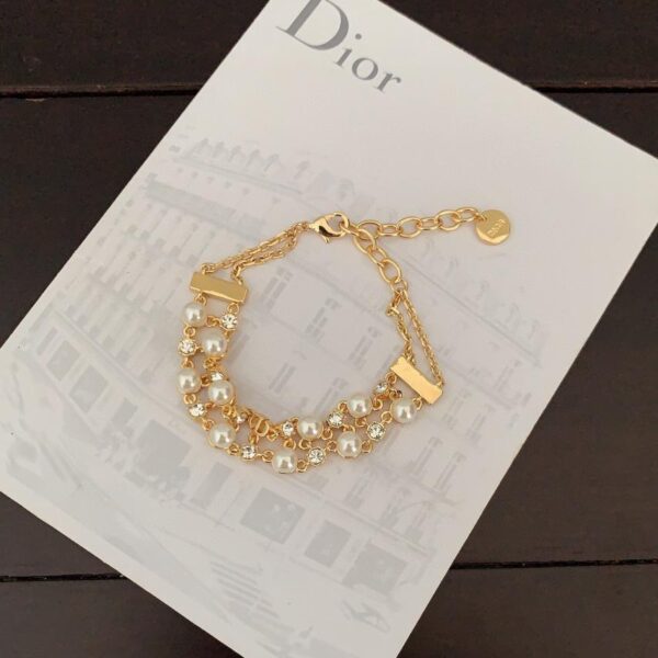 L'ultimo robusto braccialetto di perle a doppio strato di Dior (478F)