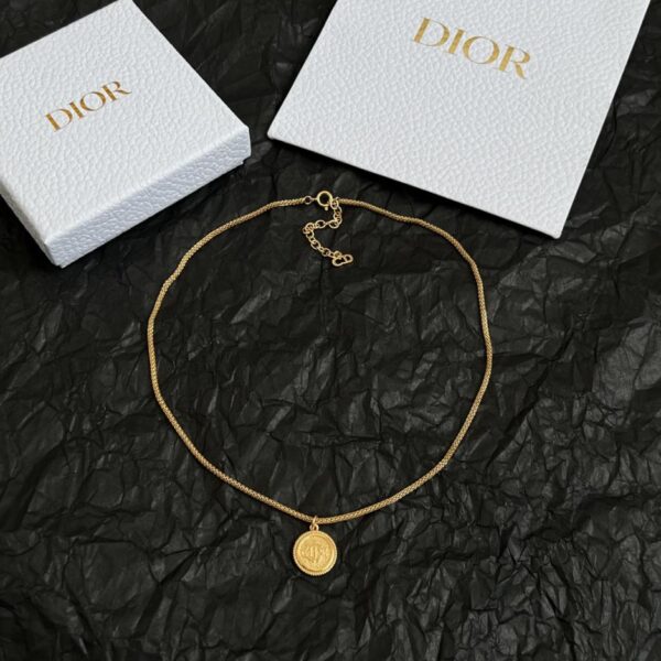 replica,repliche,fake,1:1,earrings,bracelet,ring,jewelry Contatori di collane Dior usate (BB94)