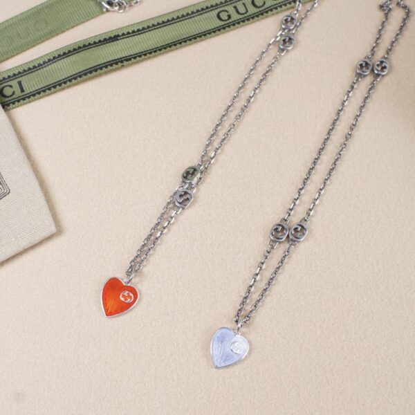 [Argento sterling 925 integrale] Collana Gucci con doppia G smaltata a cuore, serie Heart (6EEC)