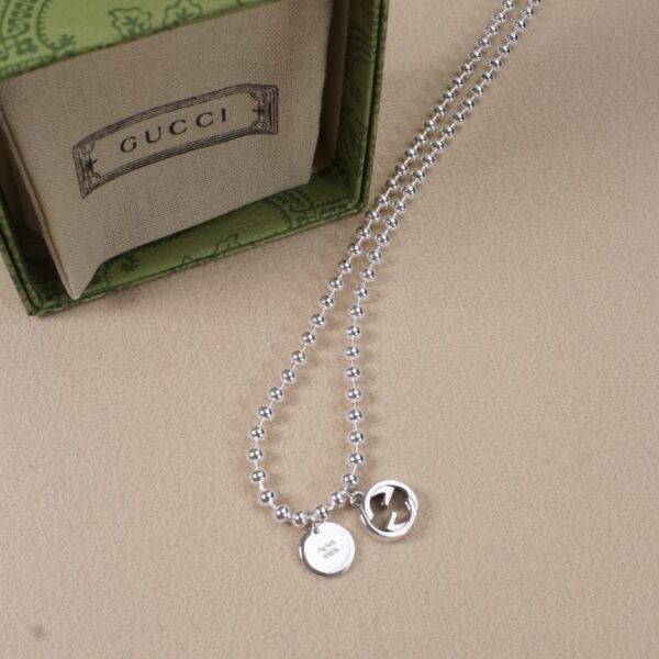 [Argento sterling 925 all-over] Collana Gucci con fibbia a doppia G intrecciata (23D1)