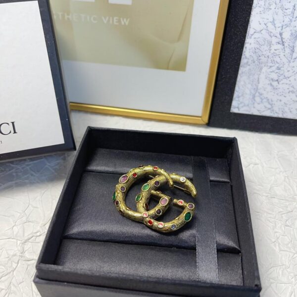 Gucci nuova spilla semplice con logo (9D29)