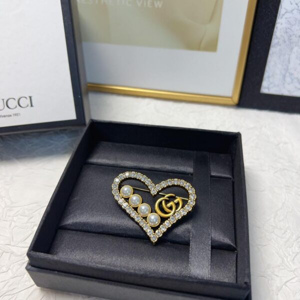 Spilla Gucci con logo Love popolare (B467)