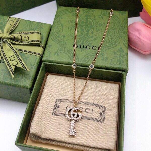 replica,repliche,fake,1:1,earrings,bracelet,ring,jewelry Collana Gucci con chiave doppia G in cristallo (8B37)