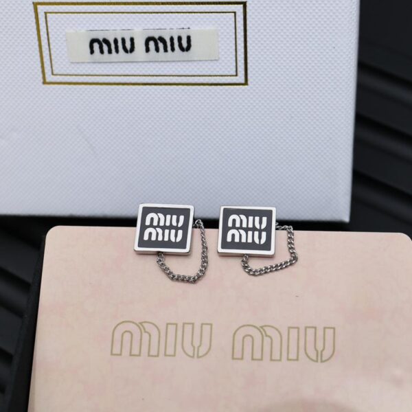 replica,repliche,fake,1:1,earrings,bracelet,ring,jewelry Orecchini a bottone quadrati smaltati a catena Miumiu (AD10)