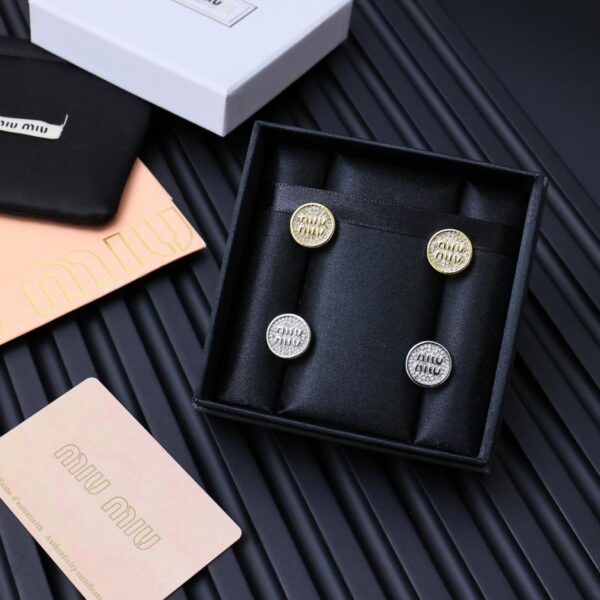 replica,repliche,fake,1:1,earrings,bracelet,ring,jewelry Orecchini a bottone con lettera tonda e diamante pieno Miumiu (E5D7)