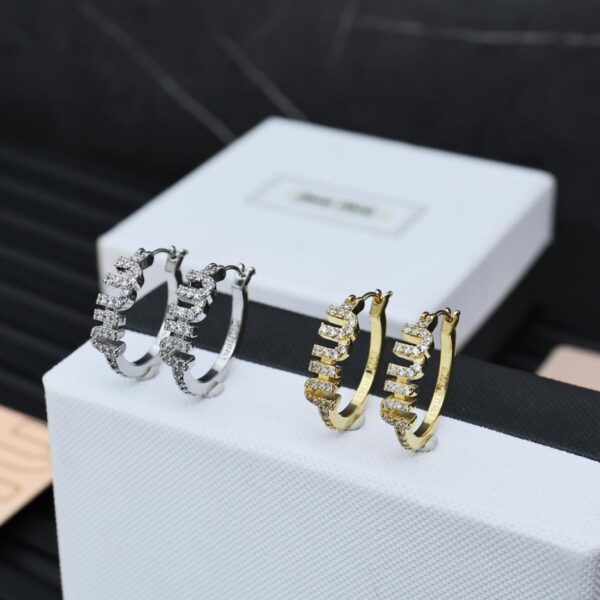 replica,repliche,fake,1:1,earrings,bracelet,ring,jewelry Orecchini miumiu con lettere piene di diamanti (287C)