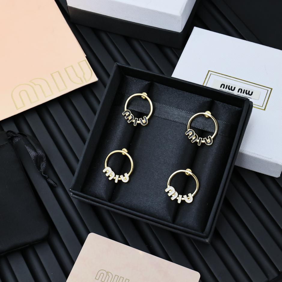 replica,repliche,fake,1:1,earrings,bracelet,ring,jewelry orecchini miumiu con lettera smaltata (197E) replica,repliche,fake,1:1,earrings,bracelet,ring,jewelry orecchini miumiu con lettera smaltata (197E)