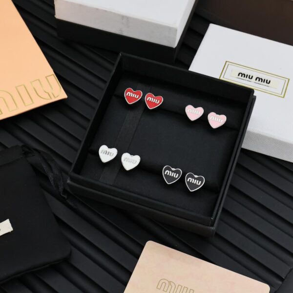 replica,repliche,fake,1:1,earrings,bracelet,ring,jewelry orecchini miumiu con lettere d’amore smaltate (32D6)