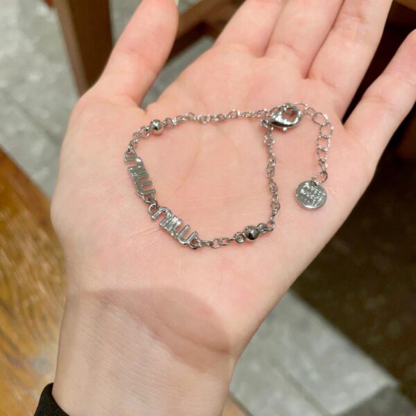Bracciale Miu Miu con lettera (4E90)