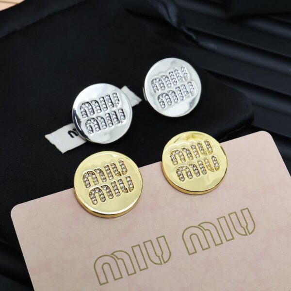 replica,repliche,fake,1:1,earrings,bracelet,ring,jewelry Orecchini torta rotondi Miumiu Miu Miu con diamanti pieni (E056)