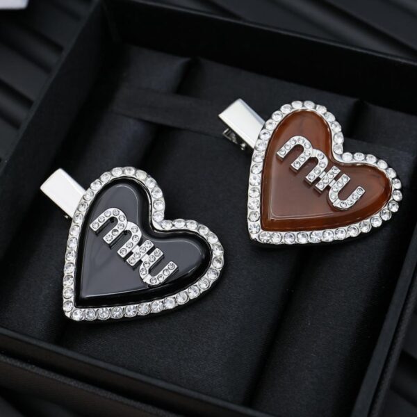 replica,repliche,fake,1:1,earrings,bracelet,ring,jewelry Fermaglio per capelli in acrilico Miumiu love, (D06D)