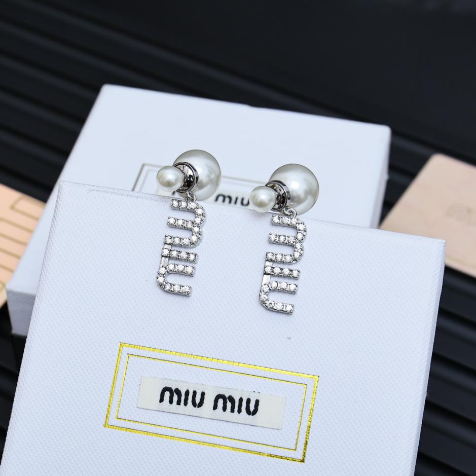 replica,repliche,fake,1:1,earrings,bracelet,ring,jewelry Orecchini Miumiu con lettere di perle (FCB8) replica,repliche,fake,1:1,earrings,bracelet,ring,jewelry Orecchini Miumiu con lettere di perle (FCB8)