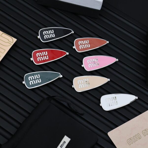 replica,repliche,fake,1:1,earrings,bracelet,ring,jewelry Forcina per capelli con lettera smaltata miumiu (DABF)