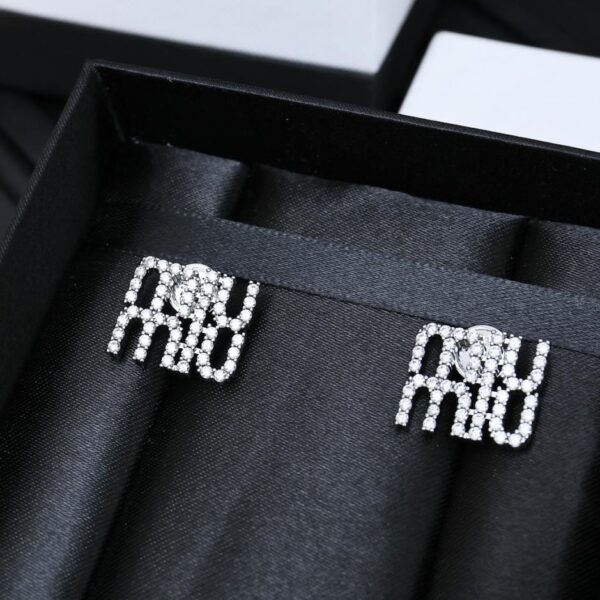 replica,repliche,fake,1:1,earrings,bracelet,ring,jewelry MIUMIU nuovi orecchini a bottone in argento con lettera piena di diamanti (D27A)