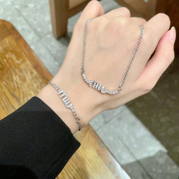 replica,repliche,fake,1:1,earrings,bracelet,ring,jewelry Collana Miu Miu con lettere di diamanti (6C82)