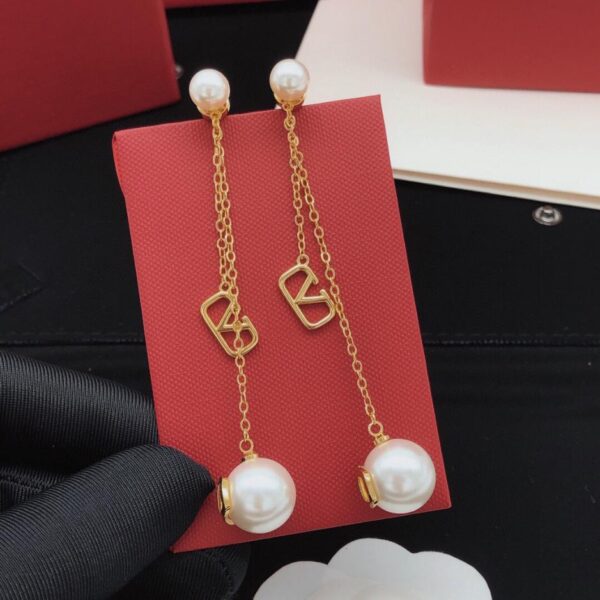 replica,repliche,fake,1:1,earrings,bracelet,ring,jewelry Gli ultimi orecchini con nappe di Valentino (CE82)
