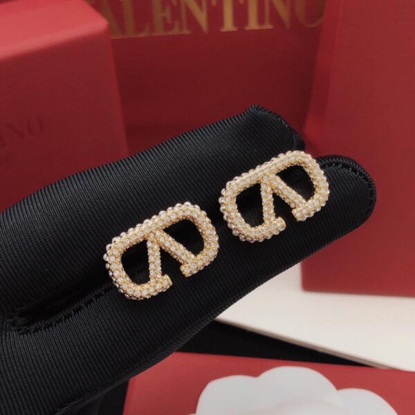 replica,repliche,fake,1:1,earrings,bracelet,ring,jewelry Orecchini Valentino a forma di V con diamanti e perle di riso (E73F)