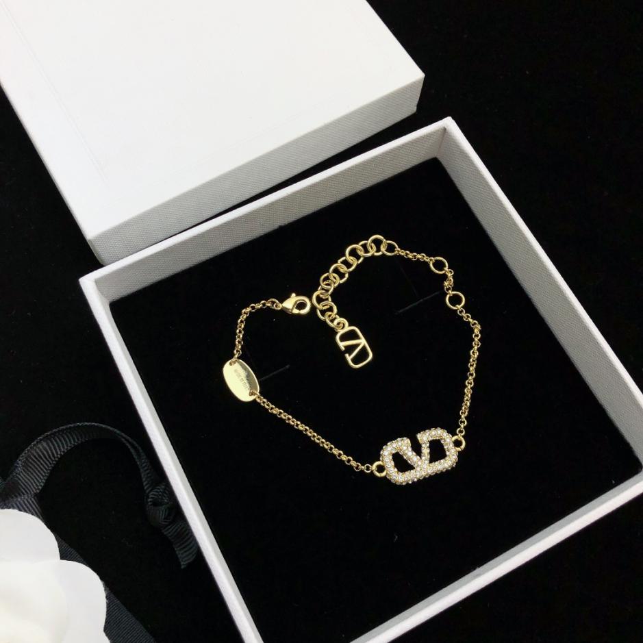 replica,repliche,fake,1:1,earrings,bracelet,ring,jewelry Bracciale Valentino VLOGO in metallo e cristalli artificiali (92FF) replica,repliche,fake,1:1,earrings,bracelet,ring,jewelry Bracciale Valentino VLOGO in metallo e cristalli artificiali (92FF)