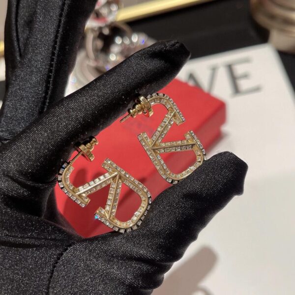 replica,repliche,fake,1:1,earrings,bracelet,ring,jewelry Orecchini con diamanti quadrati e logo Valentino (1B78)