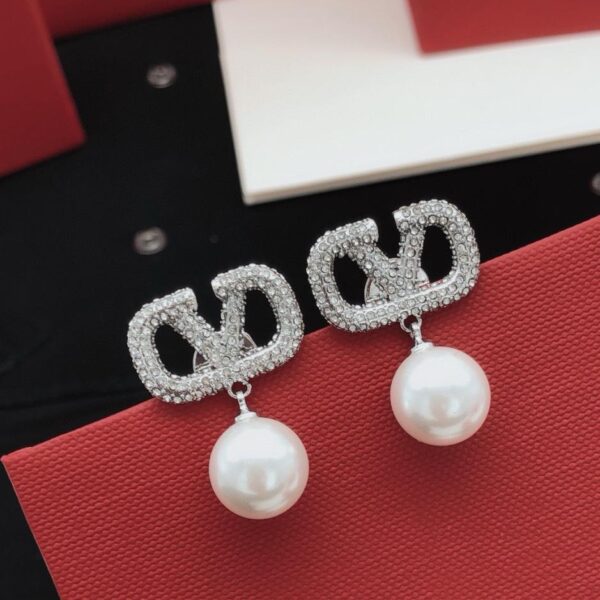 replica,repliche,fake,1:1,earrings,bracelet,ring,jewelry Orecchini Valentino a V in argento con diamanti e perle pendenti (626C)