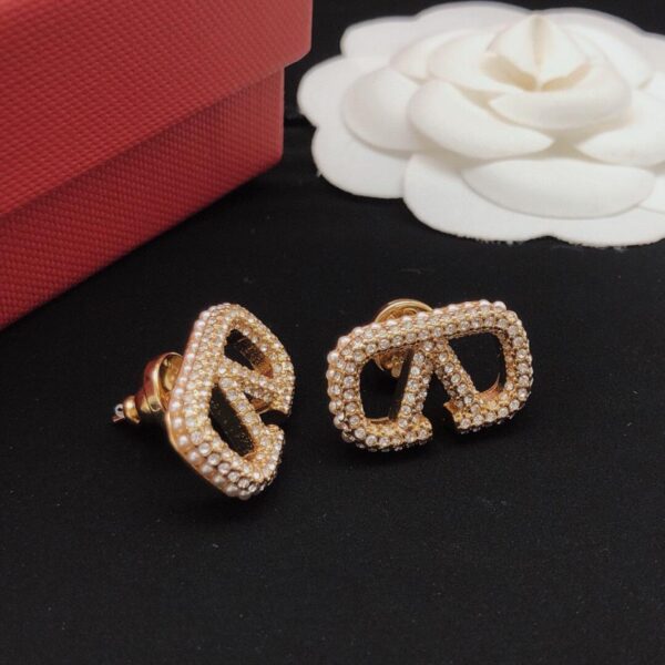 replica,repliche,fake,1:1,earrings,bracelet,ring,jewelry Orecchini Valentino a V con diamanti e perle di riso (A88A)