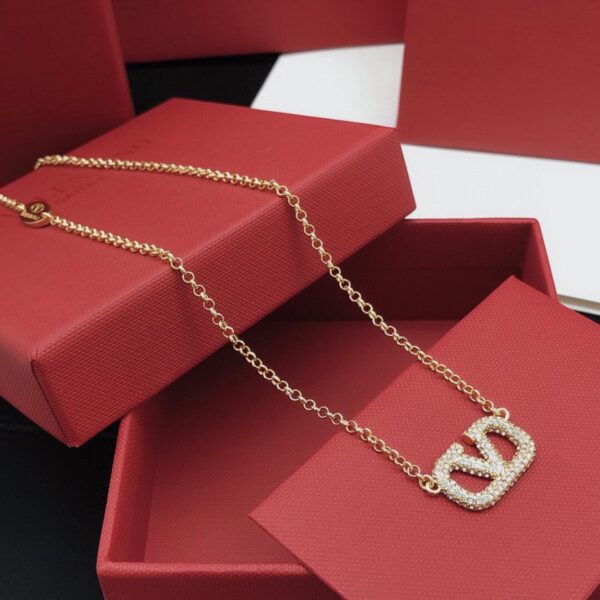 Collana Valentino v logo diamante (B249)