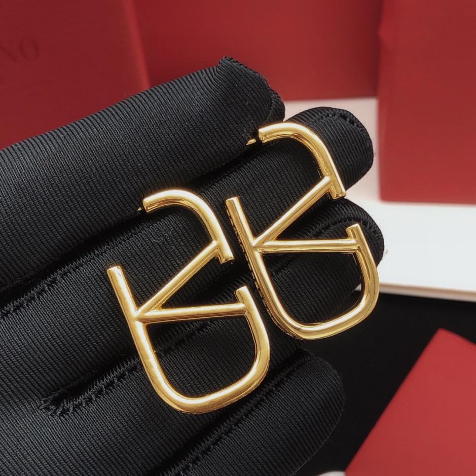 replica,repliche,fake,1:1,earrings,bracelet,ring,jewelry Gli ultimi orecchini a V con bordi diamantati di Valentino (BE59) replica,repliche,fake,1:1,earrings,bracelet,ring,jewelry Gli ultimi orecchini a V con bordi diamantati di Valentino (BE59)