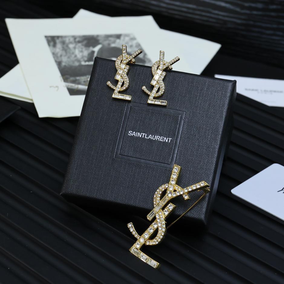 replica,repliche,fake,1:1,earrings,bracelet,ring,jewelry Yves Saint Laurent Orecchini con spilla con lettera piena di diamanti (660D) replica,repliche,fake,1:1,earrings,bracelet,ring,jewelry Yves Saint Laurent Orecchini con spilla con lettera piena di diamanti (660D)
