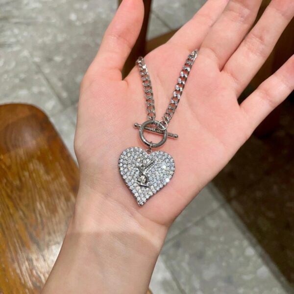 replica,repliche,fake,1:1,earrings,bracelet,ring,jewelry Yves Saint Laurent Collana con lettera d’amore piena di diamanti (D925)