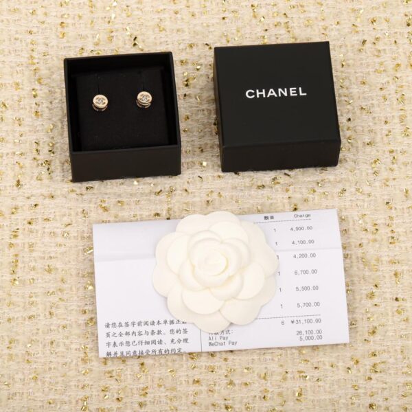 Orecchini a bottone Chanel Solitaire doppia C
