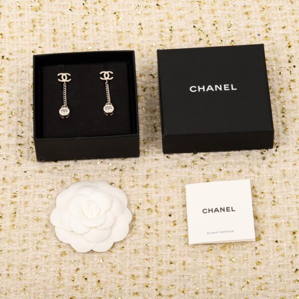 Orecchini a bottone con nappa Chanel Double C Love