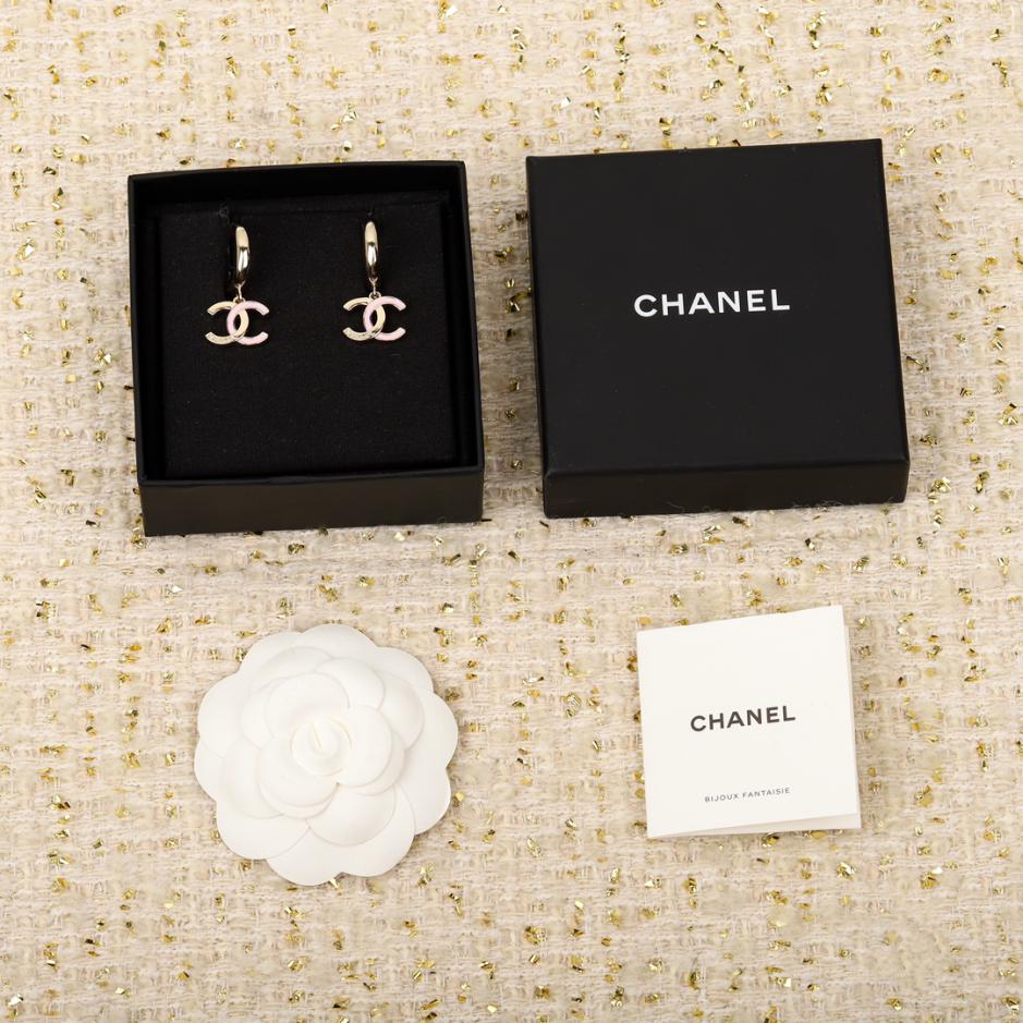 replica,repliche,fake,1:1,earrings,bracelet,ring,jewelry Orecchini Chanel con gancio in oro e doppia C rosa replica,repliche,fake,1:1,earrings,bracelet,ring,jewelry Orecchini Chanel con gancio in oro e doppia C rosa